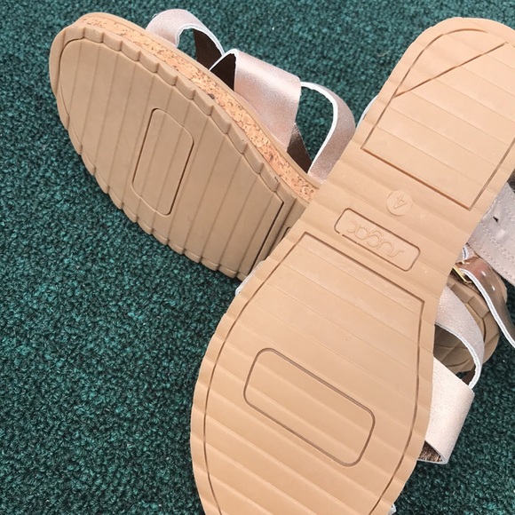 Size 4 sandals bronze pinkish gold color sparkly nwot sugar - Picture 5 of 7